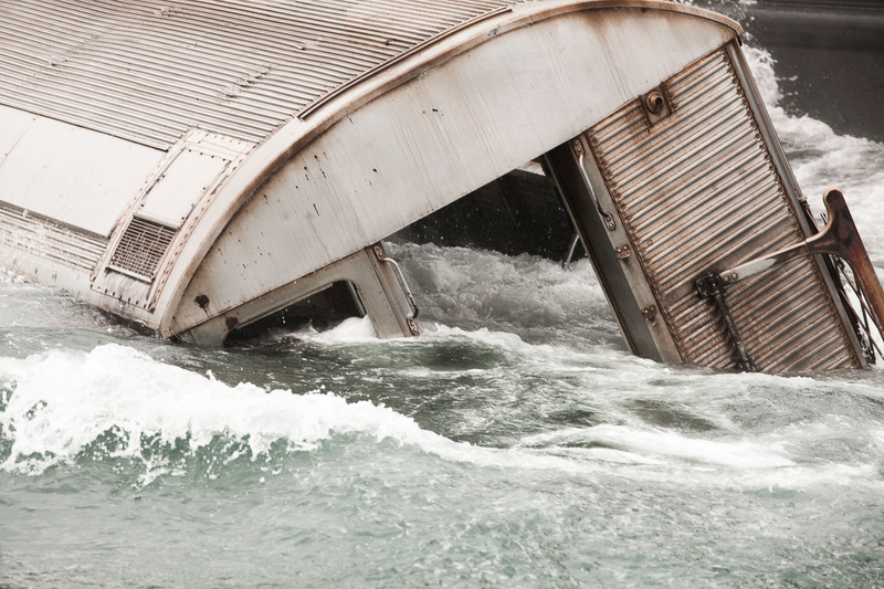 Illustration for article titled The Spectacular Sight of Subway Cars Being Dumped Into the Ocean